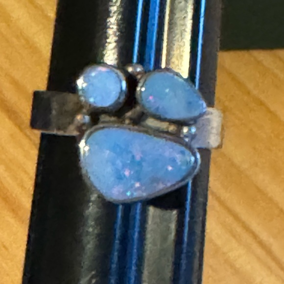 Opal Freeform 3 stone sterling silver ring - Picture 2 of 8